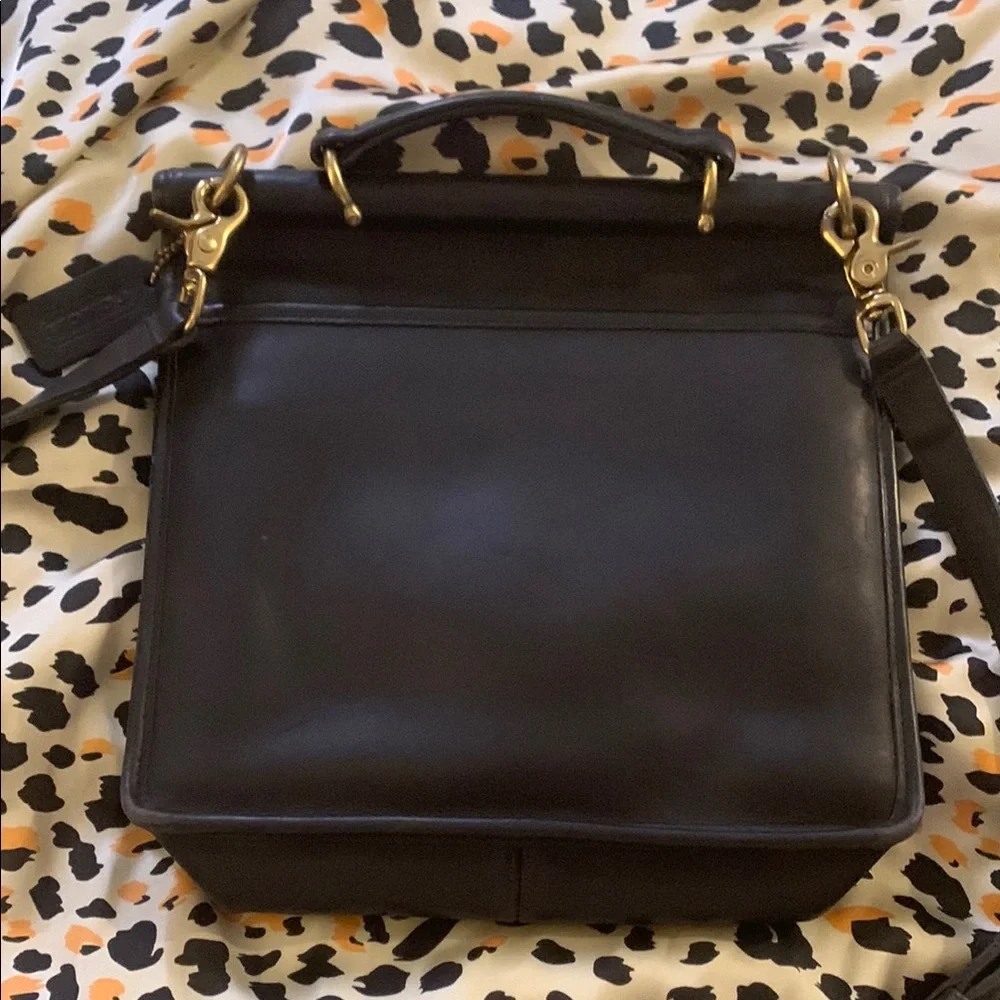 COACH Willis black leather with gold hardware twist lock crossbody purse - Picture 7 of 12